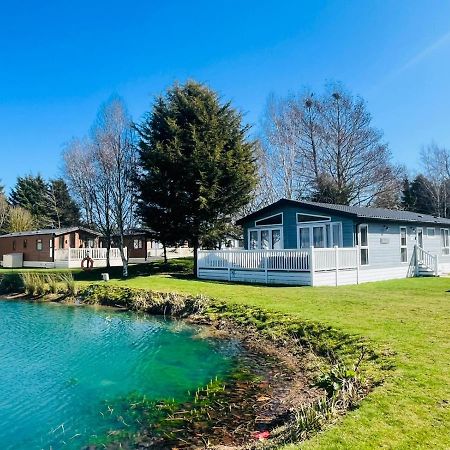 יורק Sutton Lodge With Hot Tub מראה חיצוני תמונה