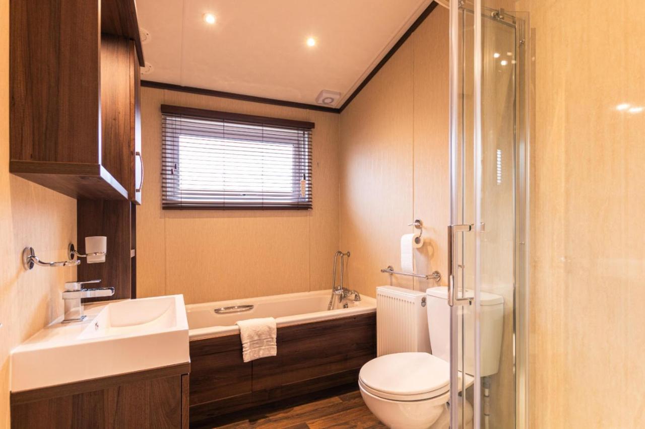 יורק Sutton Lodge With Hot Tub מראה חיצוני תמונה
