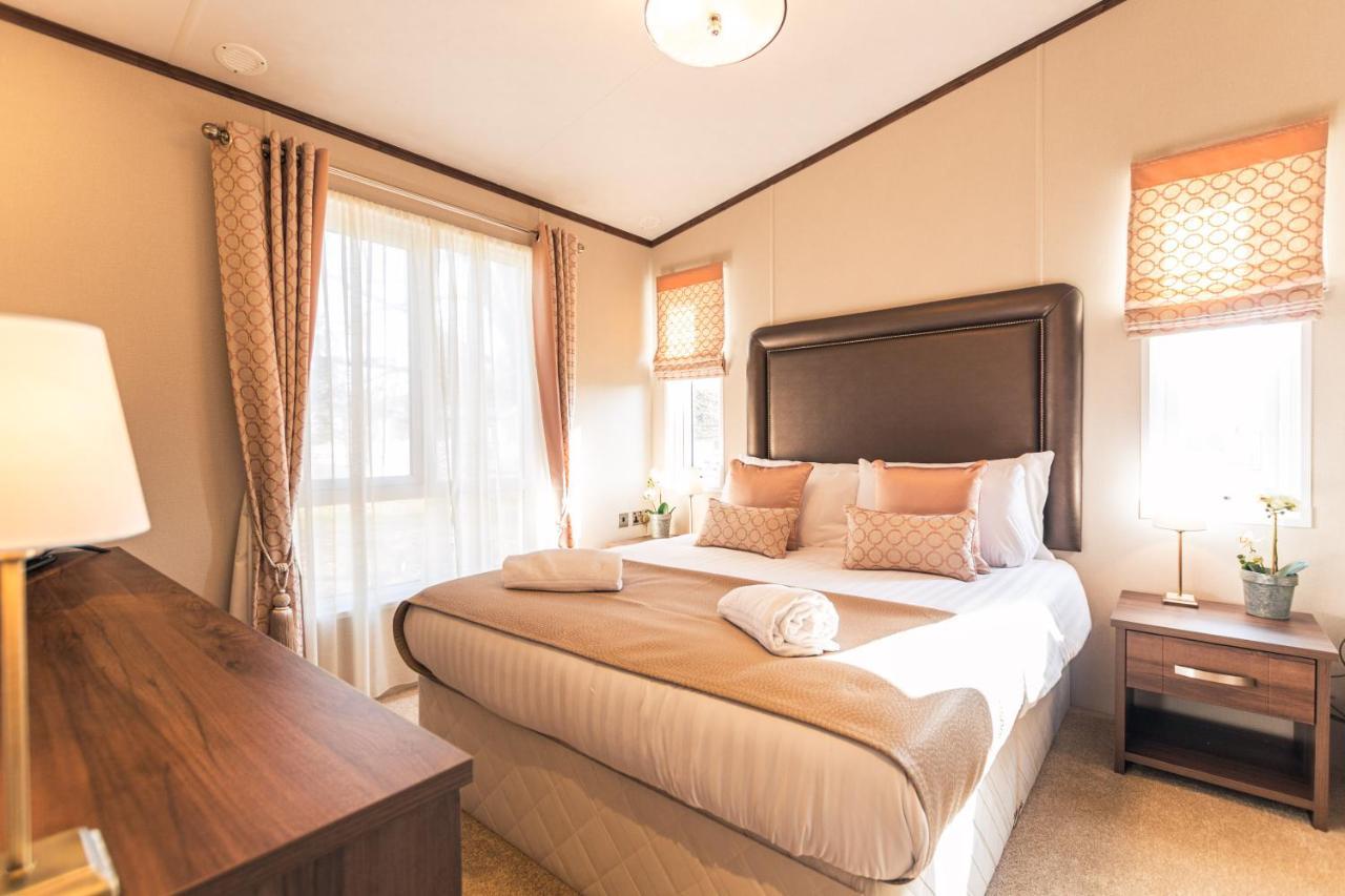 יורק Sutton Lodge With Hot Tub מראה חיצוני תמונה