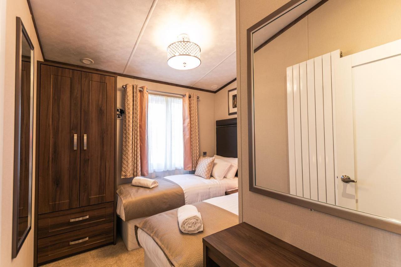 יורק Sutton Lodge With Hot Tub מראה חיצוני תמונה