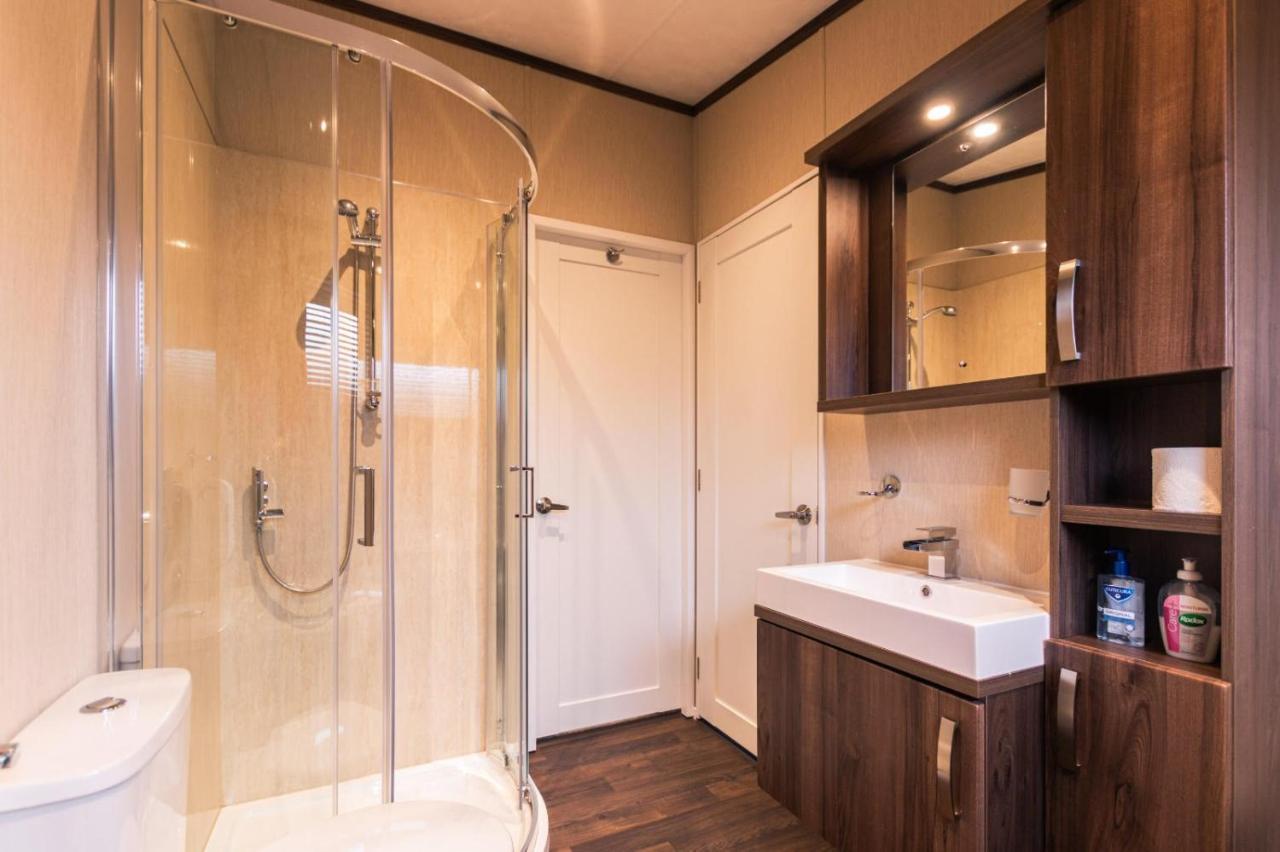 יורק Sutton Lodge With Hot Tub מראה חיצוני תמונה