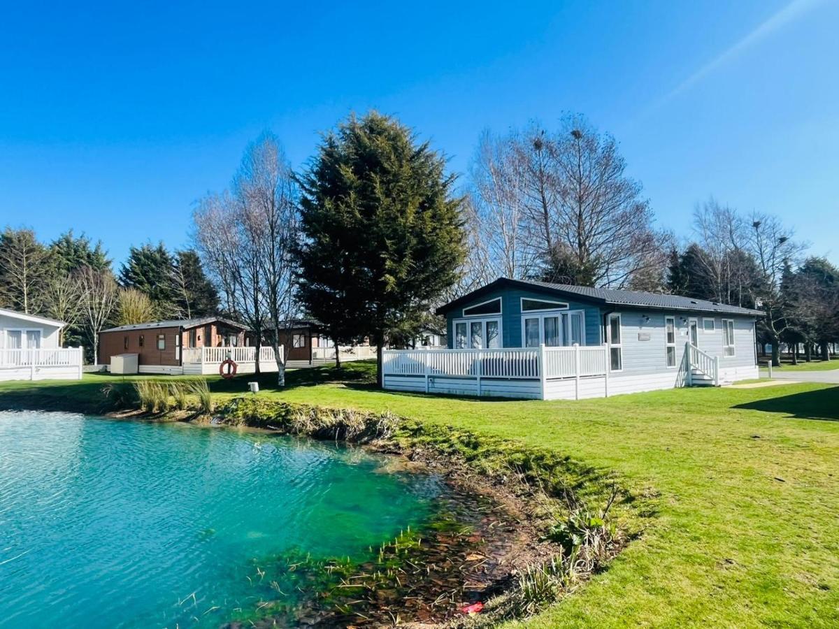 יורק Sutton Lodge With Hot Tub מראה חיצוני תמונה
