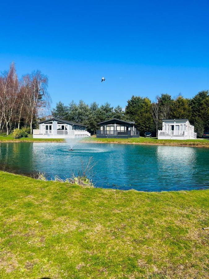 יורק Sutton Lodge With Hot Tub מראה חיצוני תמונה