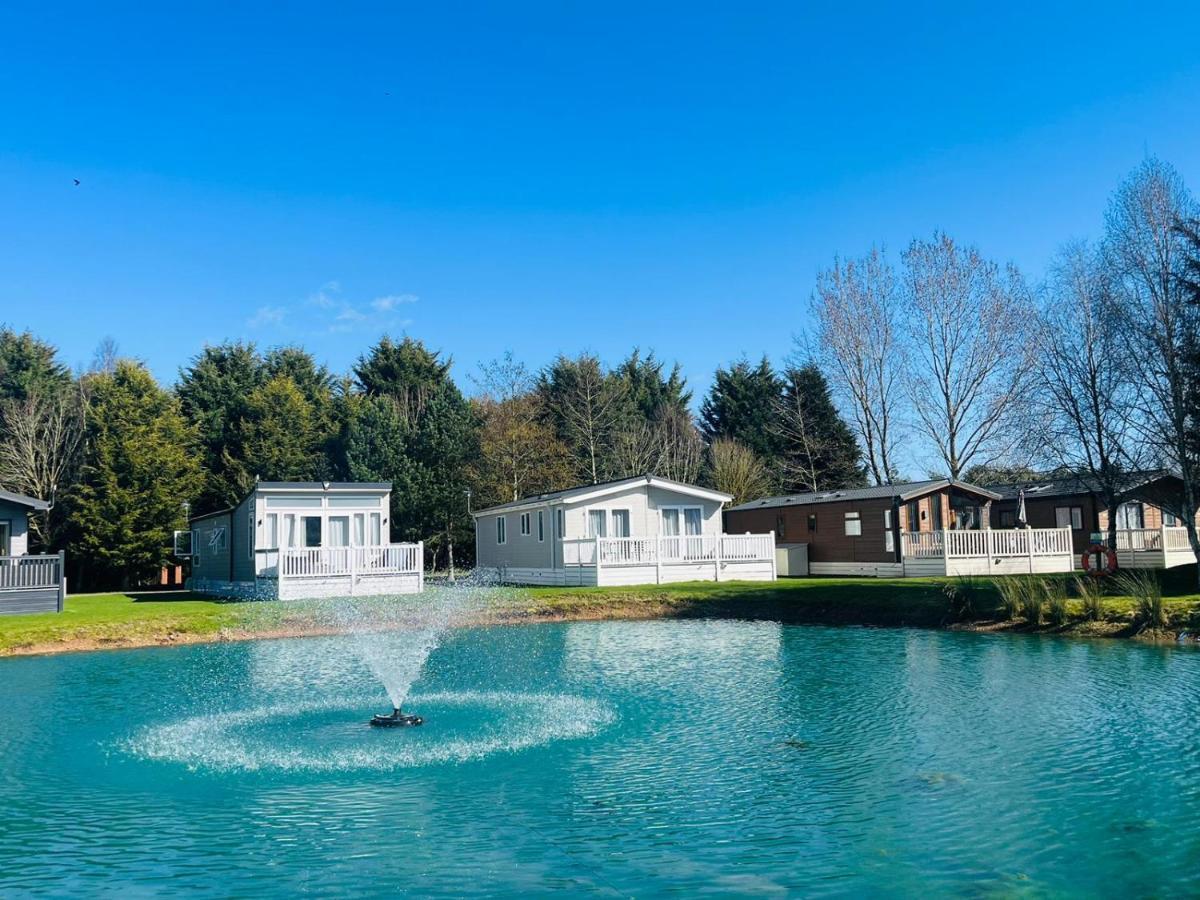 יורק Sutton Lodge With Hot Tub מראה חיצוני תמונה